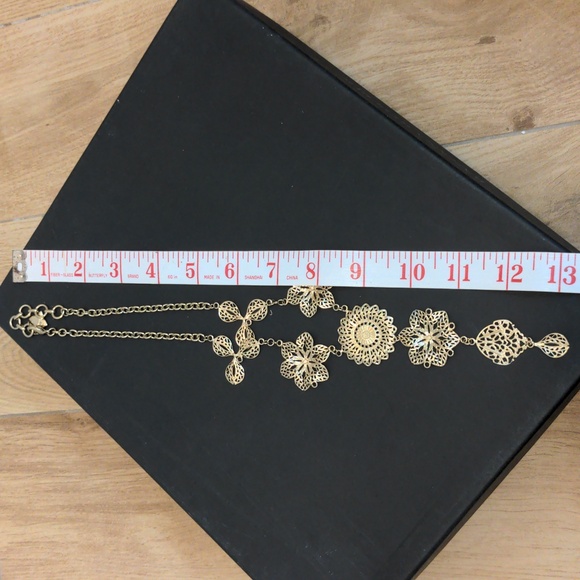 Relisting as a set: BCBG Filagree necklace and earrings gold-colored - Picture 4 of 10